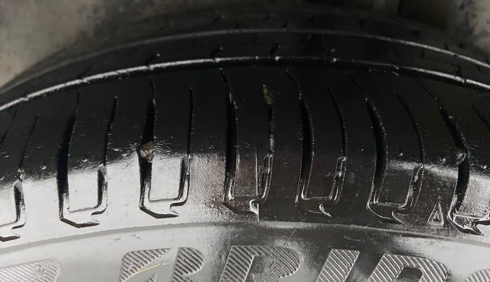 2015 Maruti Ciaz VDI PLUS, Diesel, Manual, 1,62,225 km, Left Rear Tyre Tread