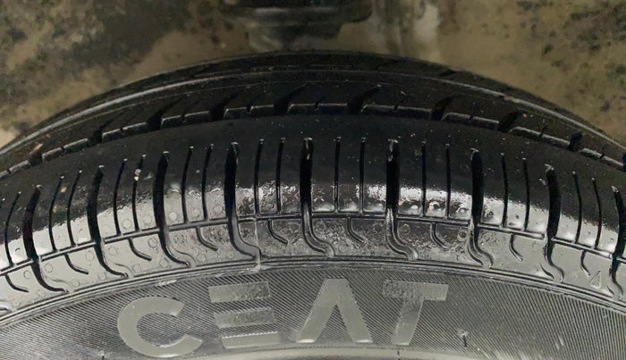 2014 Maruti Alto 800 LXI, Petrol, Manual, 61,478 km, Left Front Tyre Tread