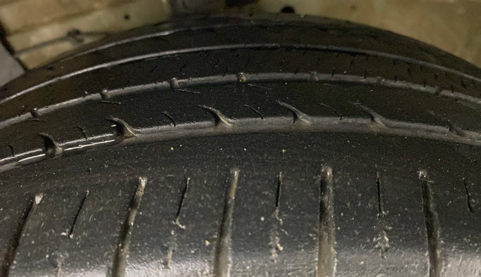2018 Maruti Ciaz ALPHA 1.5 AT SHVS, Petrol, Automatic, 33,639 km, Left Front Tyre Tread