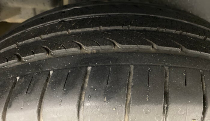 2018 Maruti Ciaz ALPHA 1.5 AT SHVS, Petrol, Automatic, 33,639 km, Right Rear Tyre Tread