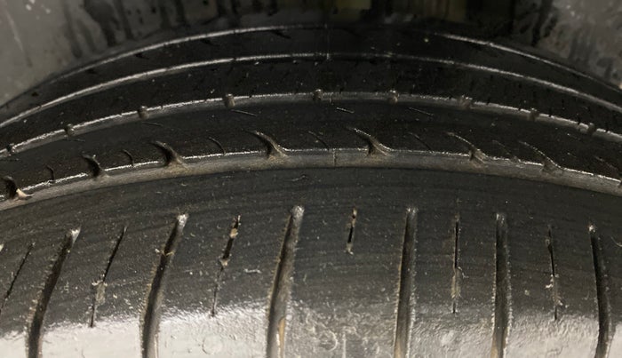 2018 Maruti Ciaz ALPHA 1.5 AT SHVS, Petrol, Automatic, 33,639 km, Left Rear Tyre Tread