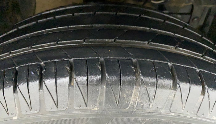 2018 Maruti Vitara Brezza ZDI PLUS, Diesel, Manual, 48,600 km, Right Front Tyre Tread