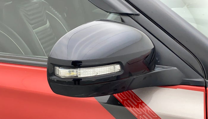 2018 Maruti Vitara Brezza ZDI PLUS, Diesel, Manual, 48,600 km, Right rear-view mirror - Indicator light has minor damage
