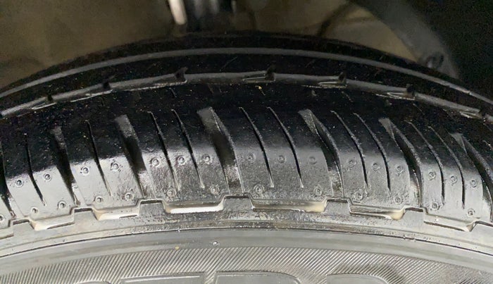 2019 Maruti Dzire VDI, Diesel, Manual, 89,272 km, Right Front Tyre Tread