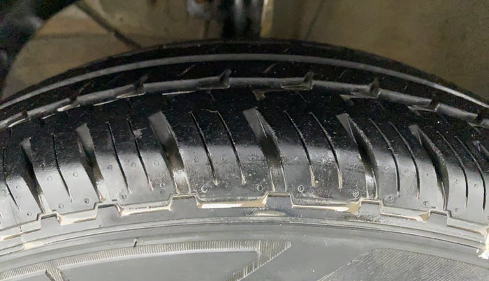 2019 Maruti Dzire VDI, Diesel, Manual, 89,272 km, Left Front Tyre Tread