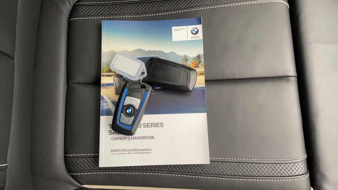 2016 BMW 3 30i M Sport, Automatic, 56892 km, Key Close-up