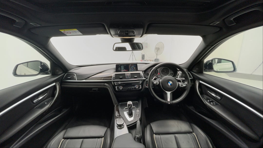 2016 BMW 3 30i M Sport, Automatic, 56892 km, Dashboard View