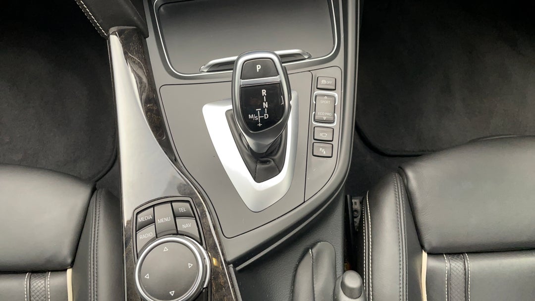 2016 BMW 3 30i M Sport, Automatic, 56892 km, Gear Lever