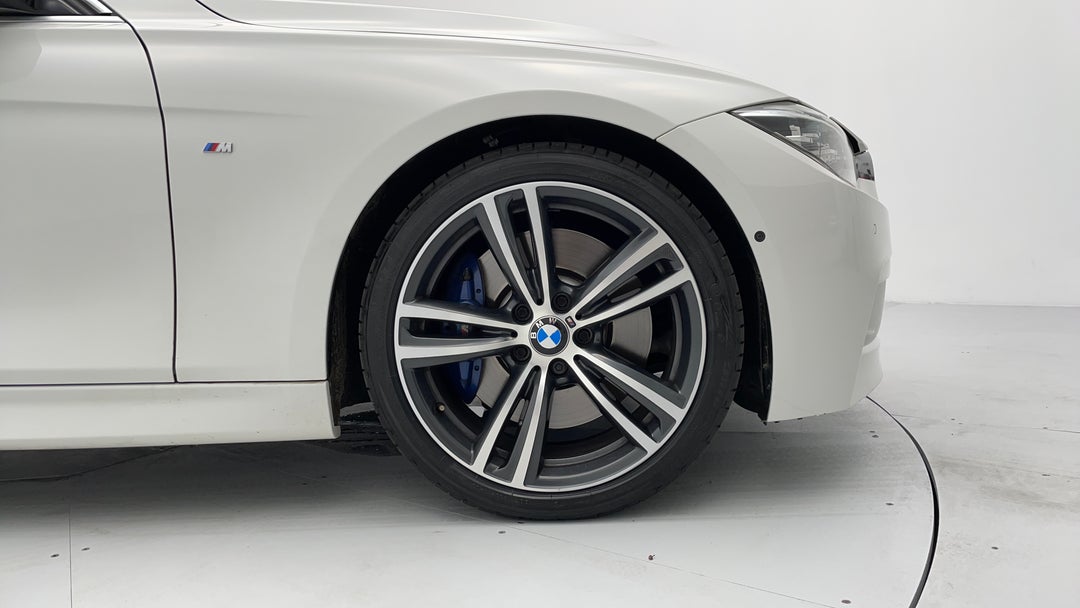 2016 BMW 3 30i M Sport, Automatic, 56892 km, Right Front Wheel