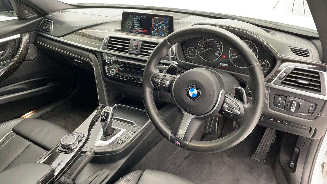 2016 BMW 3 30i M Sport, Automatic, 56892 km, Right Side Front Door Cabin View
