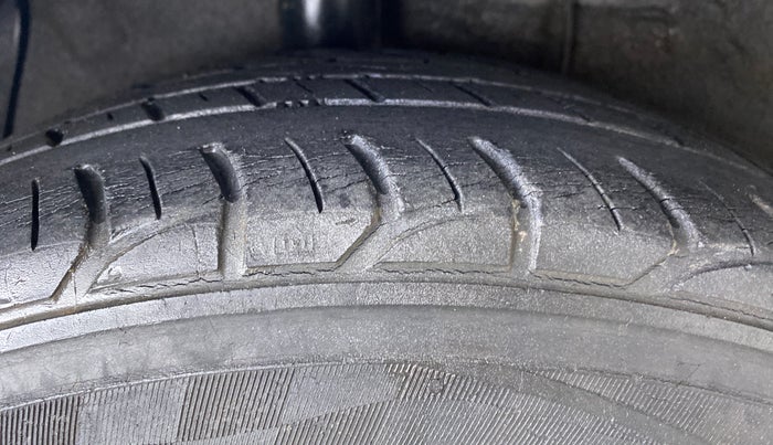 2014 Hyundai Xcent S (O) 1.2, Petrol, Manual, 43,821 km, Right Rear Tyre Tread