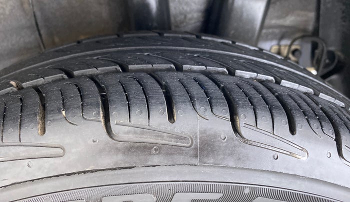 2014 Hyundai Xcent S (O) 1.2, Petrol, Manual, 43,821 km, Left Rear Tyre Tread