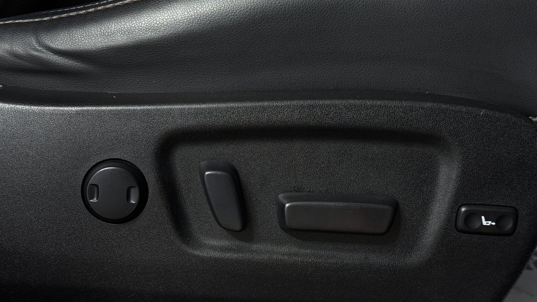 2018 Toyota Kluger Gxl (4x4), Automatic, 92363 km, Drivers Side Adjustment Panel