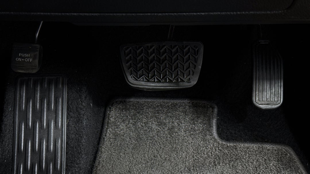 2018 Toyota Kluger Gxl (4x4), Automatic, 92363 km, Pedals and Footmat