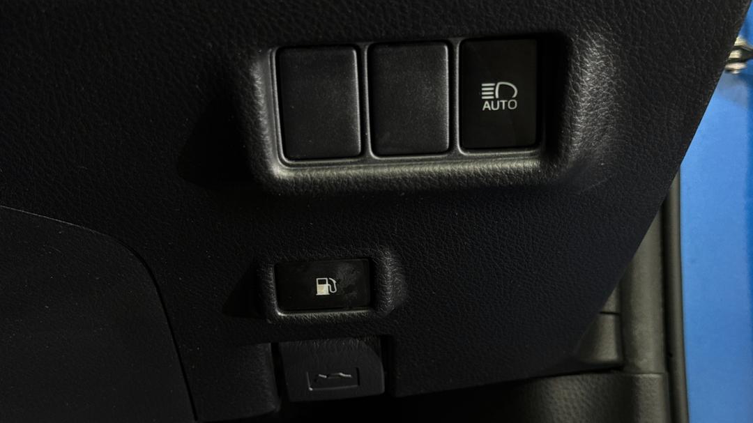 2017 Toyota C-HR Koba (2WD), Automatic, 137591 km, Utility Switches/Buttons