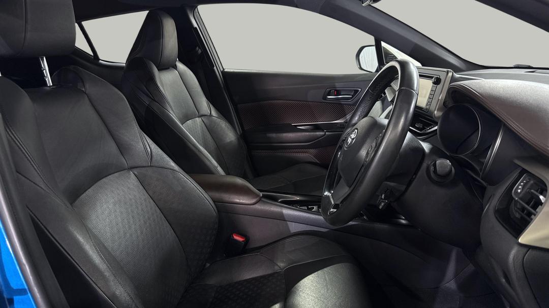 2017 Toyota C-HR Koba (2WD), Automatic, 137591 km, Right Side Front Door Cabin View