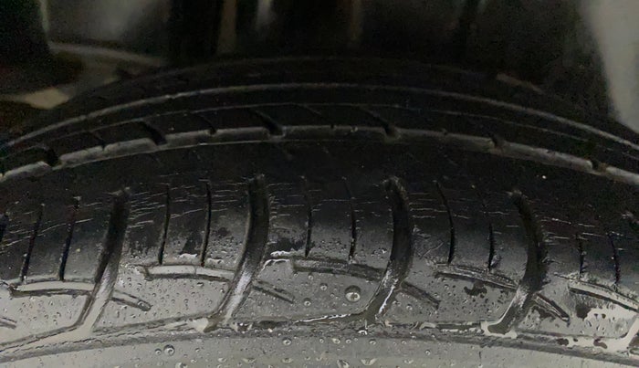 2015 Maruti Ciaz VXI+, Petrol, Manual, 49,434 km, Right Rear Tyre Tread