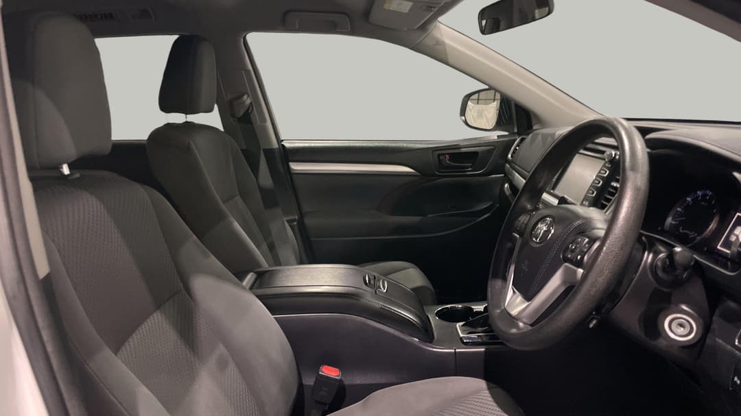 2017 Toyota Kluger Gx (4x2), Automatic, 94138 km, Right Side Front Door Cabin View