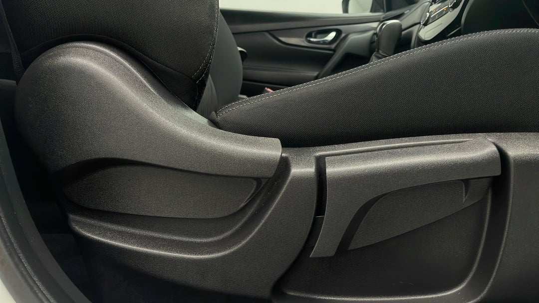 2018 Nissan X-trail St (2wd), Automatic, 111736 km, Drivers Side Adjustment Panel