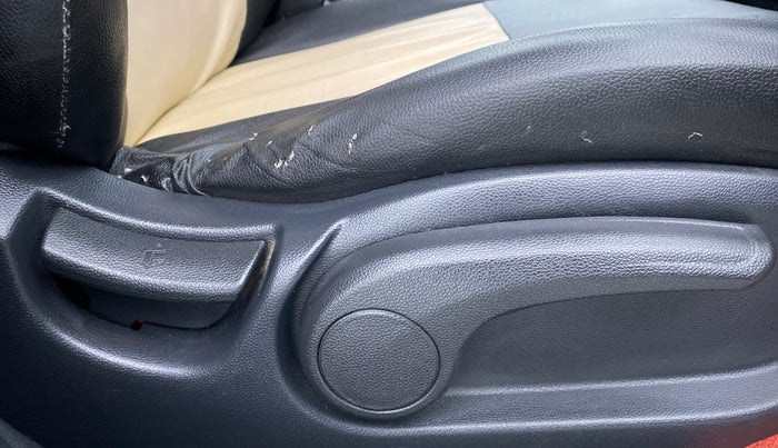 2016 Hyundai Elite i20 SPORTZ 1.2, Petrol, Manual, 55,422 km, Driver Side Adjustment Panel
