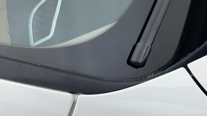 BMW 3 Series-Windshield Front  Bidding missing/broken