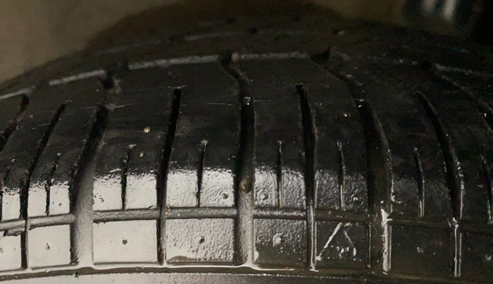 2013 Maruti Ritz VXI, Petrol, Manual, 41,095 km, Left Rear Tyre Tread
