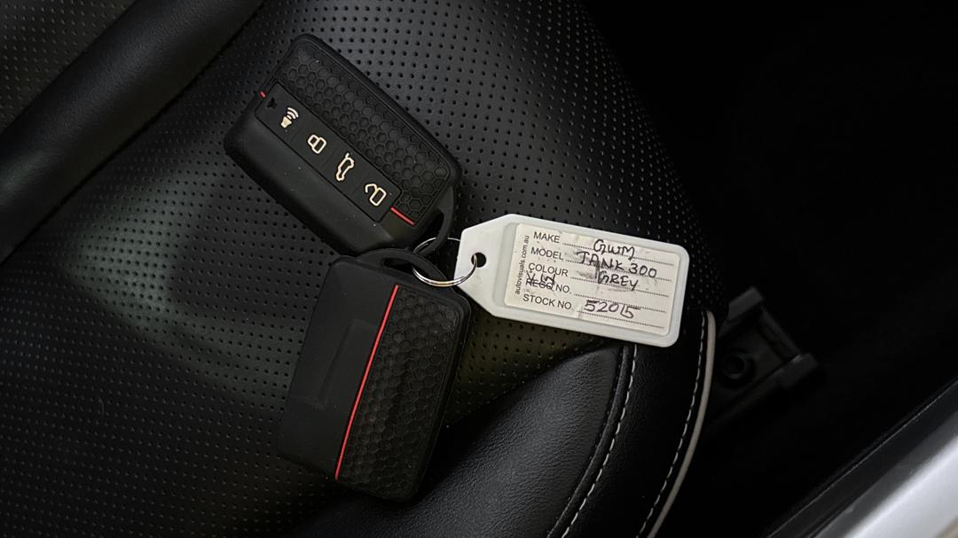 2025 GWM Tank 300 Ultra Diesel, Automatic, 27304 km, Key Close-up