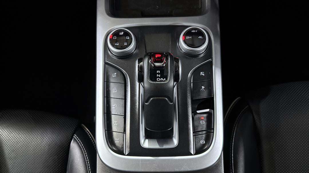 2025 GWM Tank 300 Ultra Diesel, Automatic, 27304 km, Gear Lever 