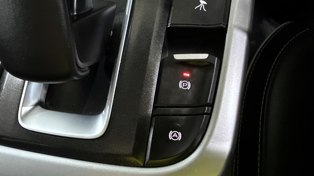 2025 GWM Tank 300 Ultra Diesel, Automatic, 27304 km, Handbrake
