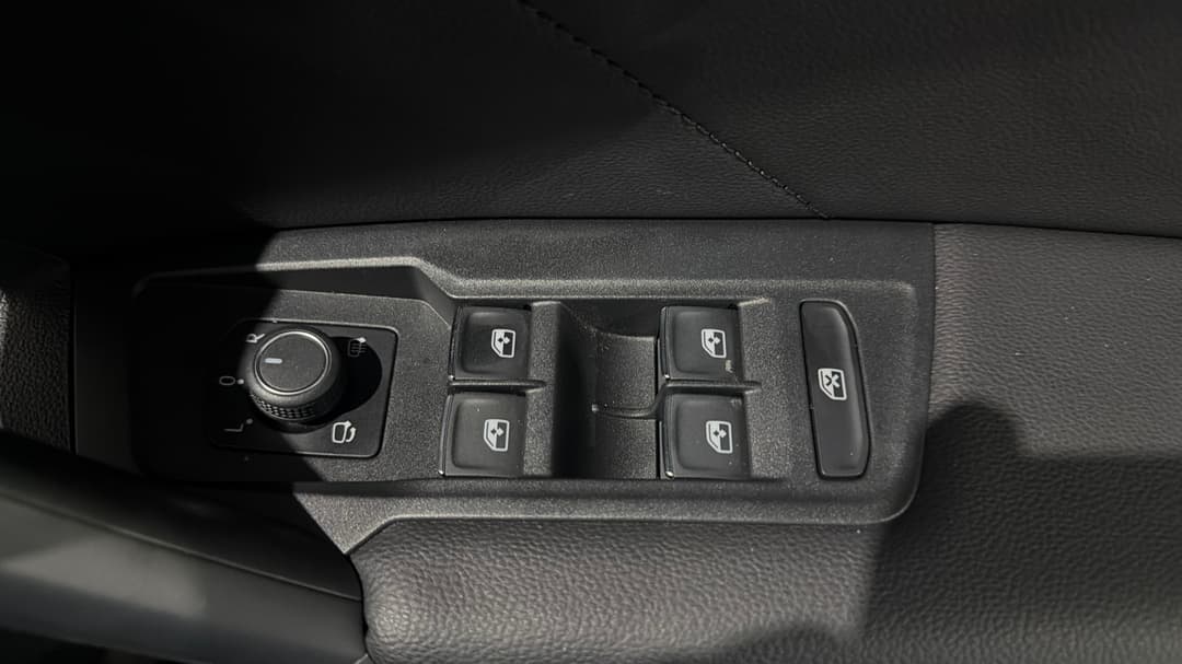 2018 Volkswagen Tiguan 162 Tsi Highline, Automatic, 52057 km, Drivers Side Door Panel Controls