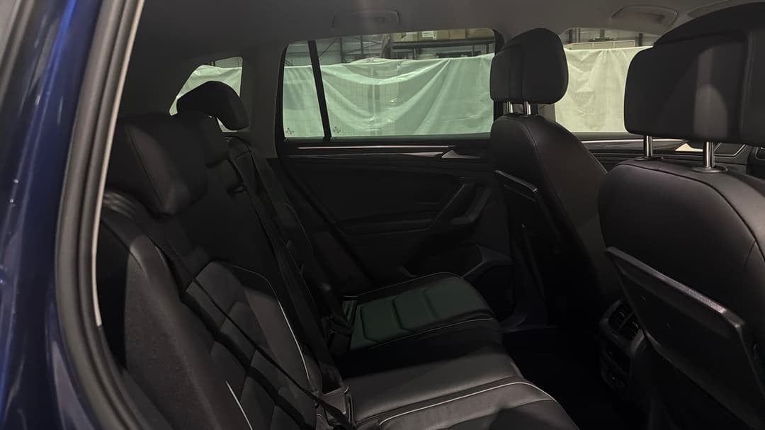 2018 Volkswagen Tiguan 162 Tsi Highline, Automatic, 52057 km, Right Side Rear Door Cabin View