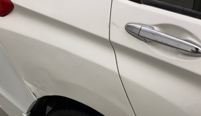 2016 Honda City 1.5L I-VTEC VX CVT, Petrol, Automatic, 1,04,276 km, Right quarter panel - Paint has minor damage