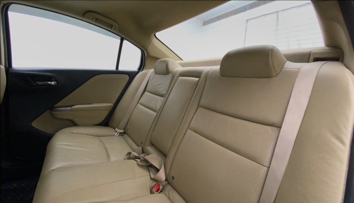 2016 Honda City 1.5L I-VTEC VX CVT, Petrol, Automatic, 1,04,276 km, Right Side Rear Door Cabin