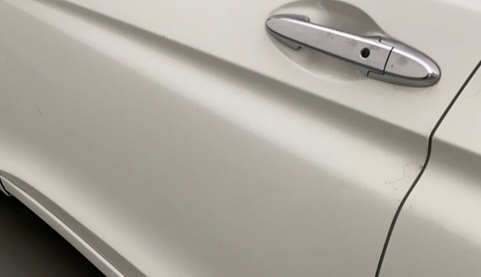 2016 Honda City 1.5L I-VTEC VX CVT, Petrol, Automatic, 1,04,276 km, Front passenger door - Minor scratches