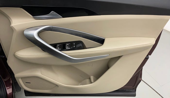 2022 MG HECTOR SHARP 1.5 PETROL CVT, Petrol, Automatic, 11,342 km, Driver Side Door Panels Control