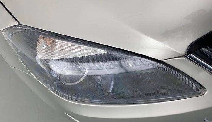 2015 Skoda Rapid 1.6 MPI MT ELEGANCE PLUS, Petrol, Manual, 97,136 km, Right headlight - Minor scratches