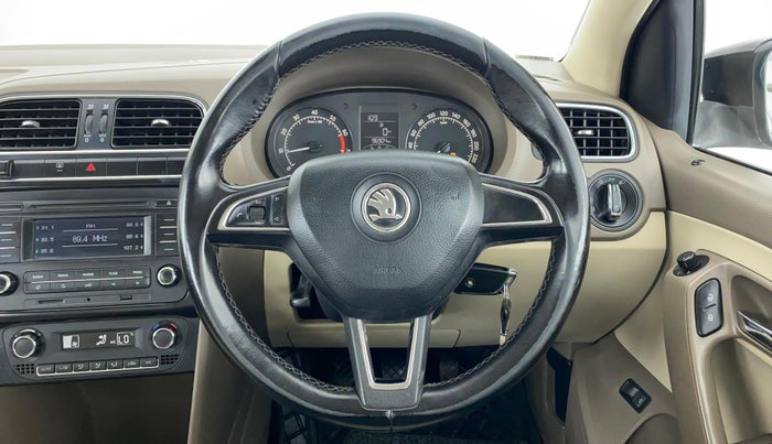 2015 Skoda Rapid 1.6 MPI MT ELEGANCE PLUS, Petrol, Manual, 97,136 km, Steering Wheel Close Up