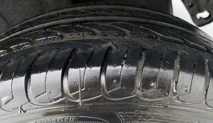 2014 Toyota Etios Liva G, Petrol, Manual, 69,804 km, Left Front Tyre Tread