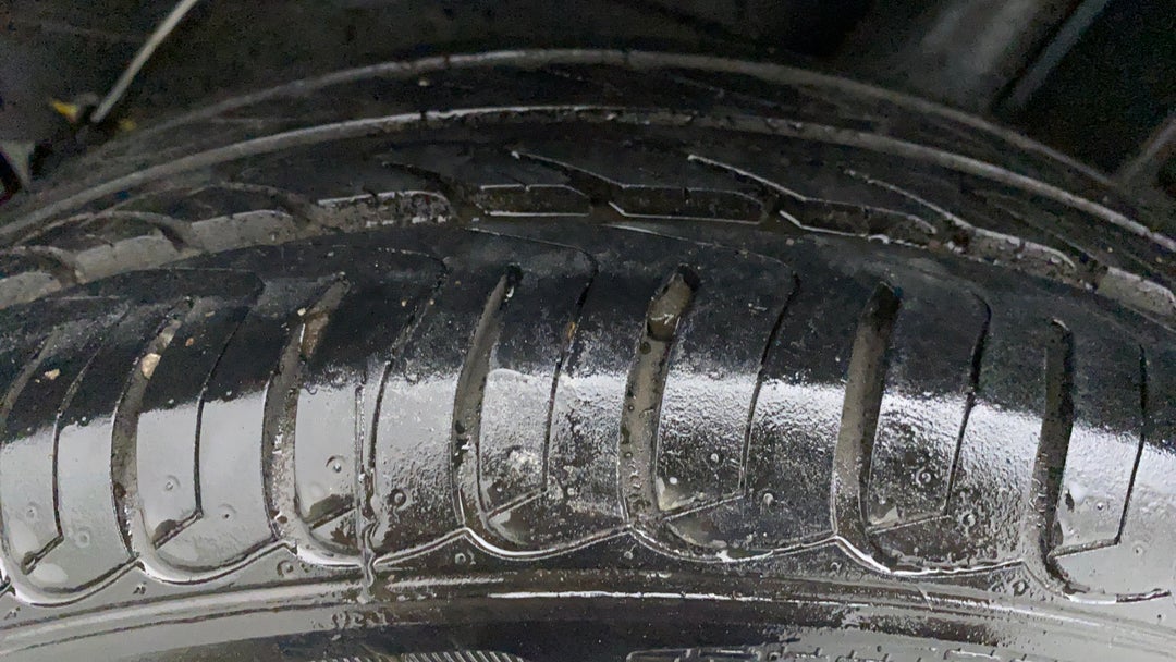 Right Front Tyre Tread
