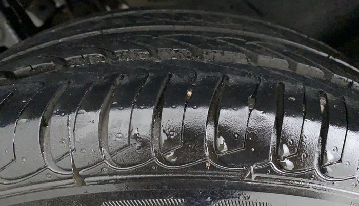 2014 Toyota Etios Liva G, Petrol, Manual, 69,804 km, Right Rear Tyre Tread