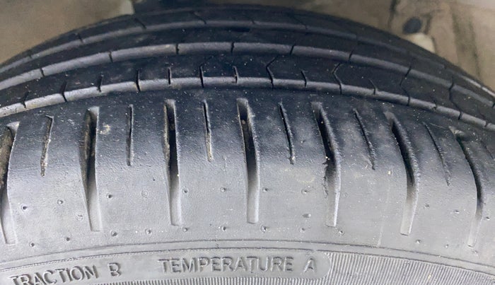 2019 Maruti Ciaz ALPHA 1.3 DDIS SHVS, Diesel, Manual, 65,574 km, Right Front Tyre Tread