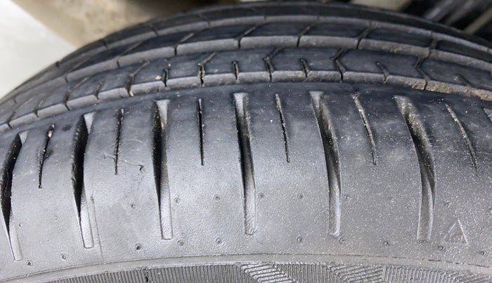 2019 Maruti Ciaz ALPHA 1.3 DDIS SHVS, Diesel, Manual, 65,574 km, Right Rear Tyre Tread