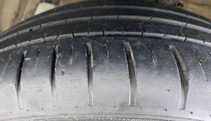 2019 Maruti Ciaz ALPHA 1.3 DDIS SHVS, Diesel, Manual, 65,574 km, Left Front Tyre Tread