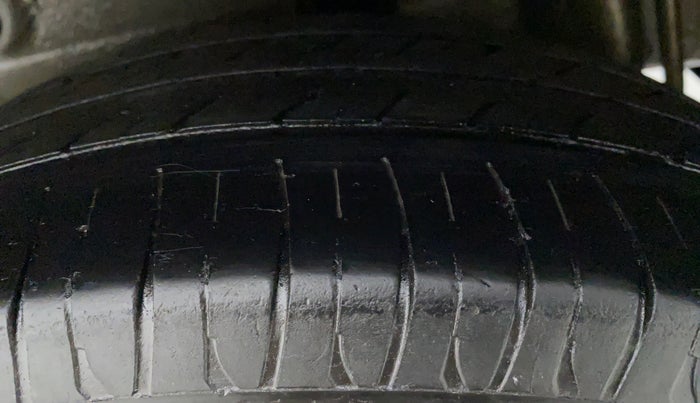 2017 Maruti Celerio ZXI D, CNG, Manual, 85,898 km, Left Front Tyre Tread