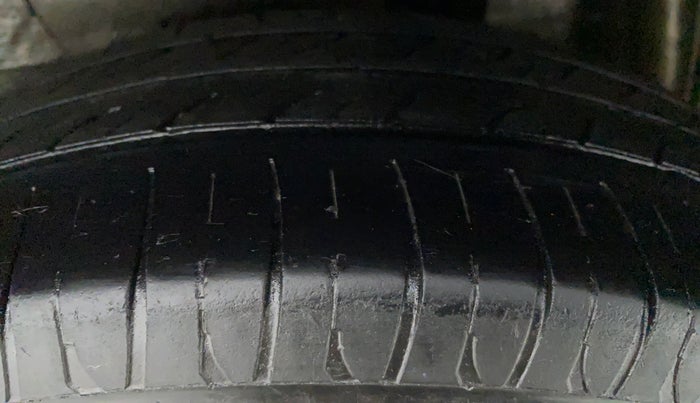 2017 Maruti Celerio ZXI D, CNG, Manual, 85,898 km, Right Front Tyre Tread