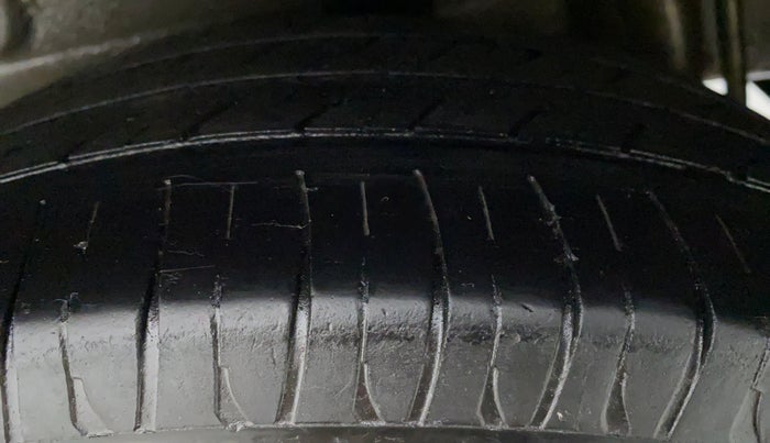 2017 Maruti Celerio ZXI D, CNG, Manual, 85,898 km, Left Rear Tyre Tread