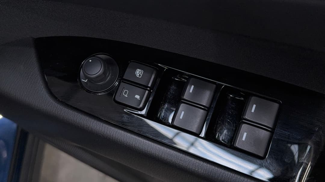 2025 Mazda CX-5 G25 Maxx Sport (FWD), Automatic, 10082 km, Drivers Side Door Panel Controls