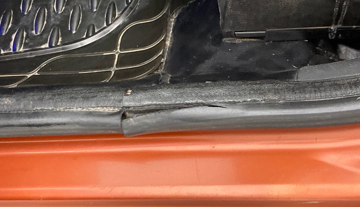2018 Renault Duster RXS CVT 106 PS, Petrol, Automatic, 71,982 km, Front passenger door - Beading has minor damage