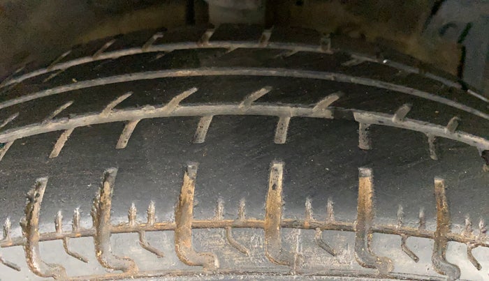 2015 Maruti Swift VXI, Petrol, Manual, 45,513 km, Right Front Tyre Tread