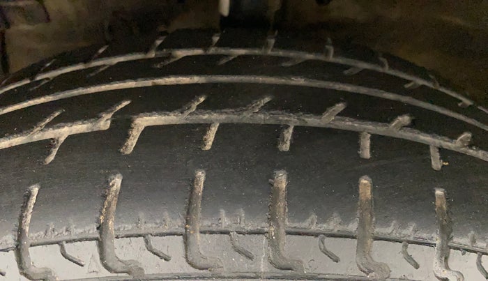 2015 Maruti Swift VXI, Petrol, Manual, 45,513 km, Left Front Tyre Tread